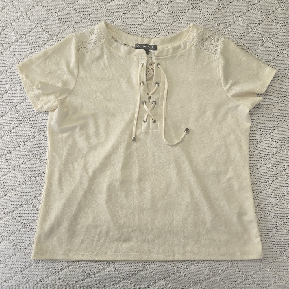 Daisy Fuentes Cream Short Sleeve Tie Front Top Size LARGE